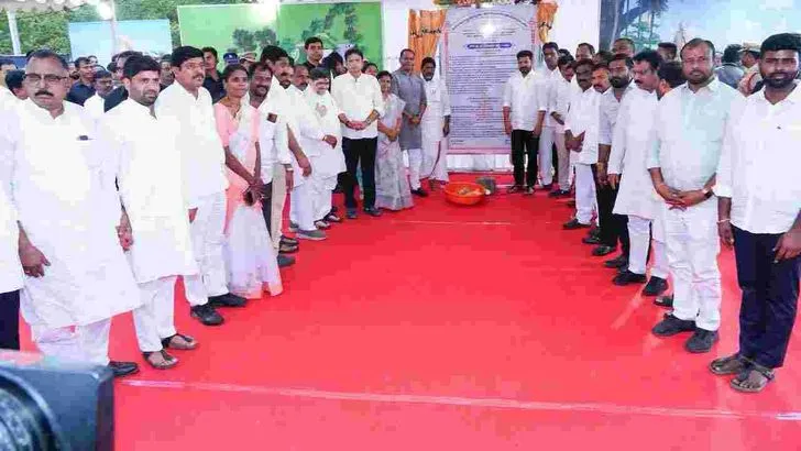  ‘అందెశ్రీ స్మృతివనం’ నిర్మాణానికి  సీఎం రేవంత్‌రెడ్డి భూమి పూజ 