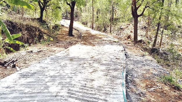 Roads  అధ్వాన దారి.. అద్దంలా మారి..