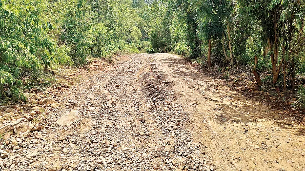  Roads?  రాళ్లు తేలిన దారుల్లో  రాకపోకలు ఎలా?