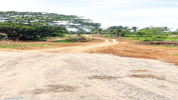 Road  పంట పొలాలకు  అనుసంధానంగా రహదారులు