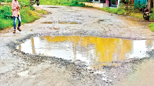   Travel Turns Miserable అడుగుకో గుంత..  ప్రయాణ అవస్థ!