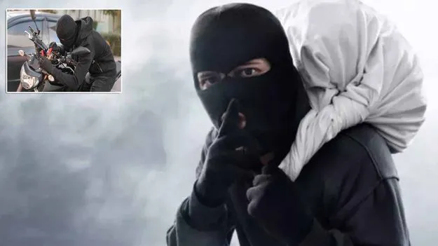 కారం పొడి కొనేలోపు రూ.2 లక్షలు మాయం