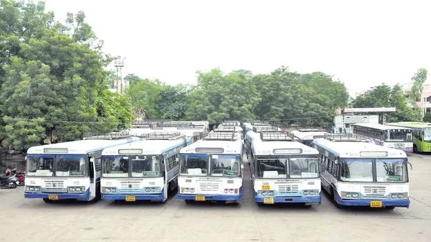 అర్ధరాత్రి నుంచి బస్సులు బంద్‌