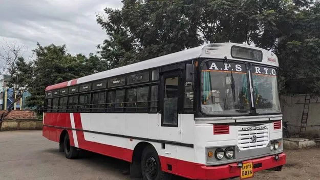 కృష్ణాజిల్లాలో యువకుడి హల్‌చల్.. ఆర్టీసీ డ్రైవర్, కండక్టర్‌పై దాడి
