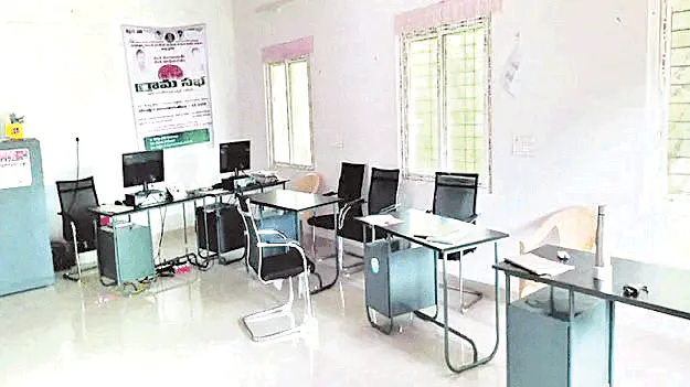  Is there a problem who is listening? సమస్య వినేవారేరీ?