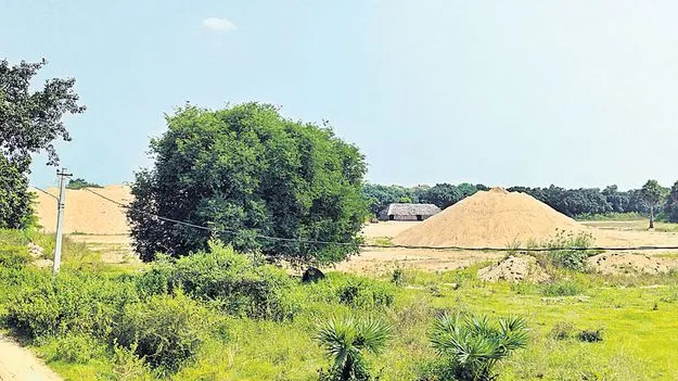 Sand: ఇసుక అక్రమ రవాణా 