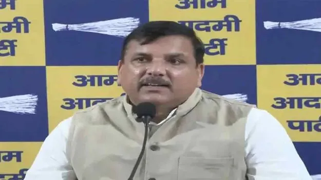 ఫిరాయింపు ఎంపీలను అనర్హులుగా ప్రకటించండి.. ఉపరాష్ట్రపతిని కోరనున్న ఆప్