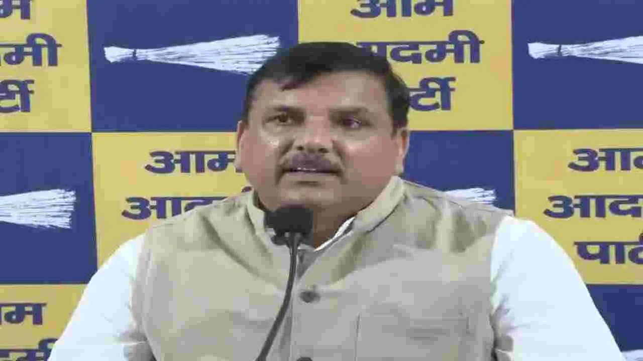 ఫిరాయింపు ఎంపీలను అనర్హులుగా ప్రకటించండి.. ఉపరాష్ట్రపతిని కోరనున్న ఆప్