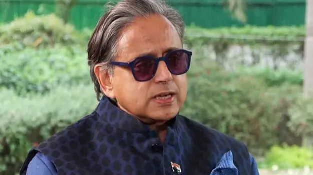 పశ్చిమాసియా సంక్షోభం.. మోదీ ప్రభుత్వ వైఖరికి శశి థరూర్ మద్దతు