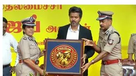 విజయ్ కీలక నిర్ణయం.. మహిళల భద్రత కోసం సింగప్పెన్ స్పెషల్ టాస్క్ ఫోర్స్