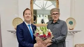 భారత్‌లో జమ్మూకశ్మీర్‌ ముఖ్యమైన భాగం.. ఒమర్‌ అబ్దుల్లాతో అమెరికా రాయబారి భేటీ..