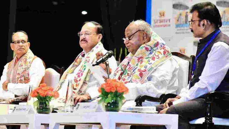 'అప్నాపన్‌-మై ఎక్స్‌పీరియన్స్ విత్ మోదీ' పుస్తకావిష్కరణ.. హాజరైన ప్రముఖులు