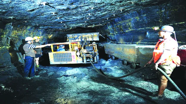 సింగరేణిపై అదనపు కార్మికుల భారం