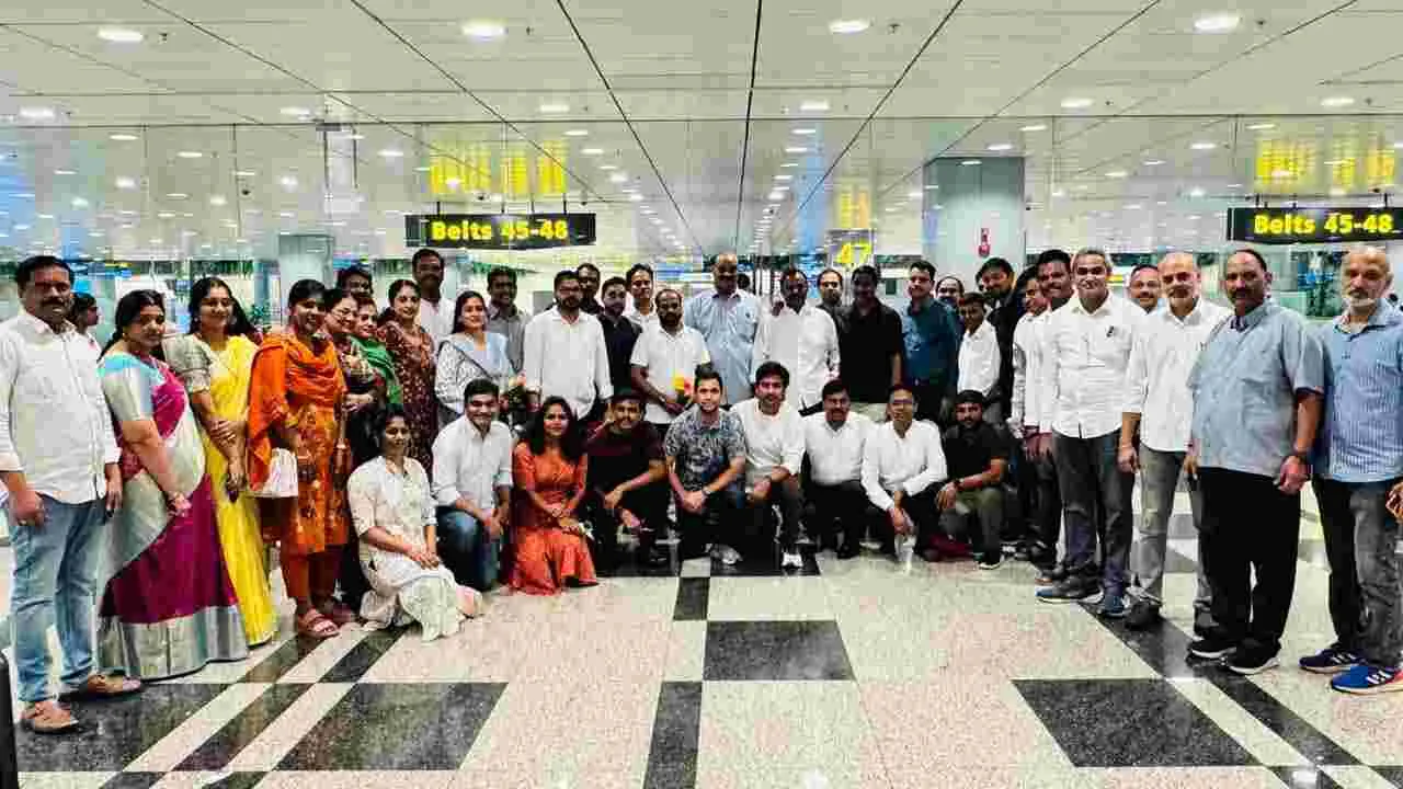 సింగపూర్‌ చేరుకున్న మంత్రుల బృందం.. ఆధునిక పరిపాలనపై అధ్యయనం