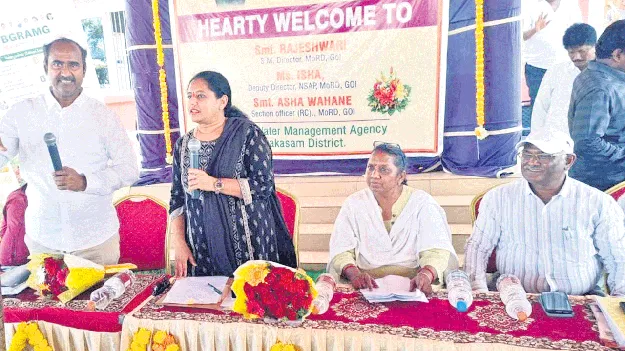 గ్రామీణుల జీవనోపాధి బలోపేతమే లక్ష్యం