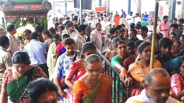 ముక్కంటి దర్శనానికి పోటెత్తిన భక్తజనం