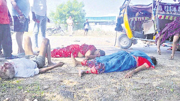 రోడ్డుప్రమాదంలో ముగ్గురు మృతి