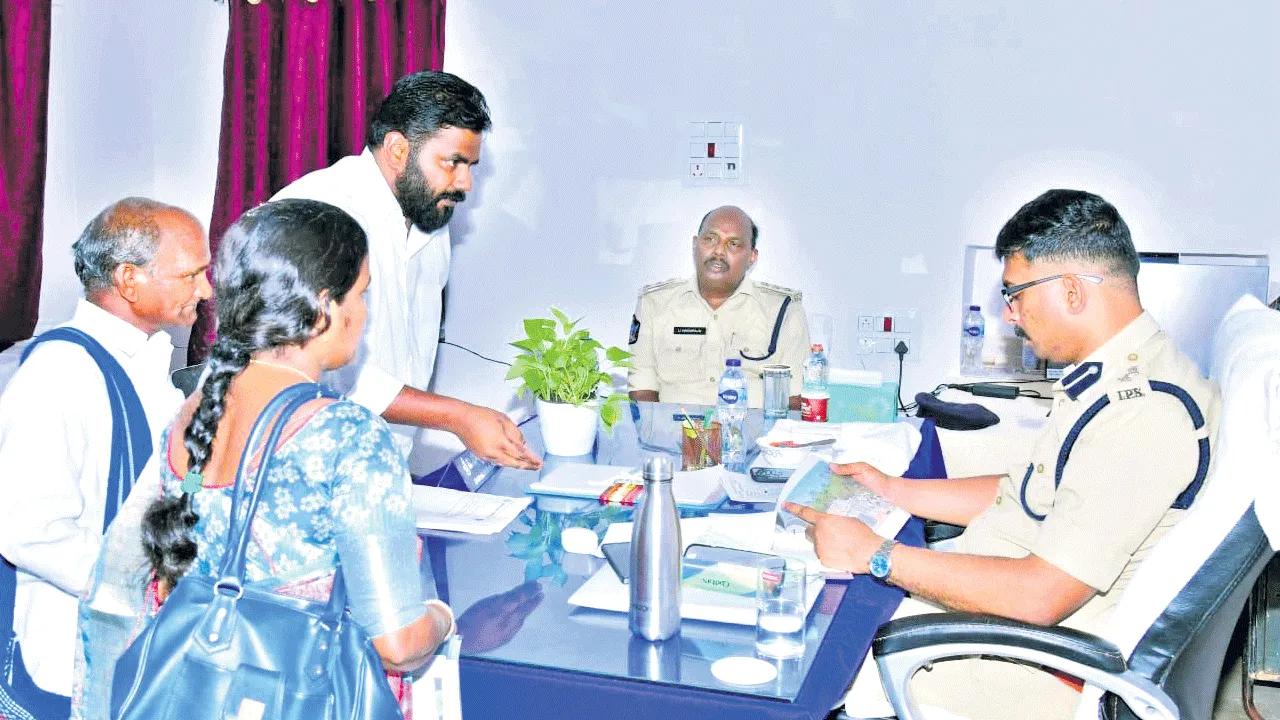ఫిర్యాదుల సత్వర పరిష్కారమే లక్ష్యం