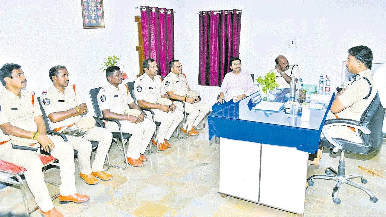 నేర నియంత్రణకు నిబద్ధతతో పనిచేయాలి