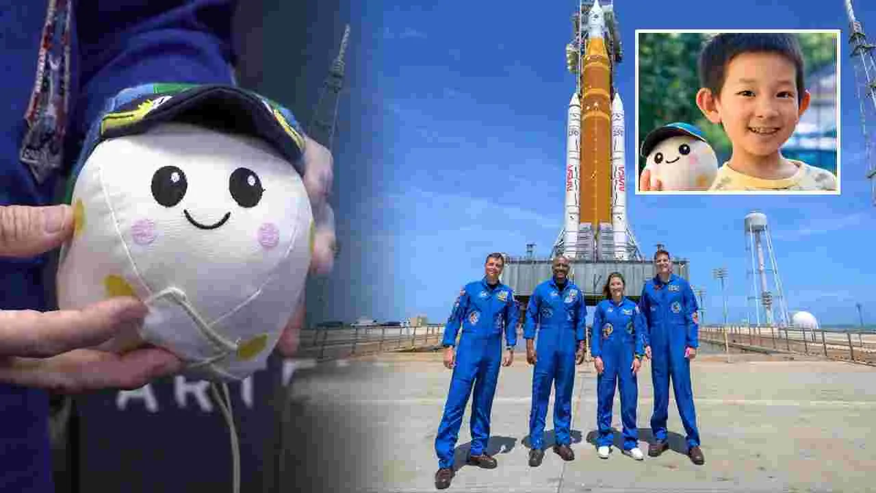 జాబిల్లి చెంతకు నాసా ఆర్టెమిస్-2.. వ్యోమగాములతో వెళ్లిన చిన్నారి బొమ్మ