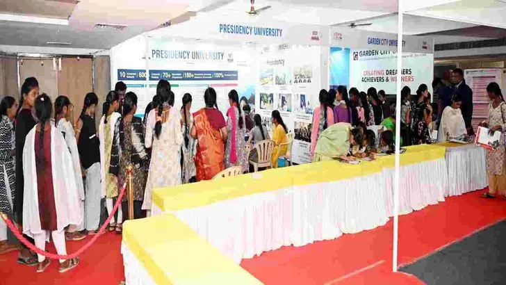 ఏబీఎన్ ఆంధ్రజ్యోతి ఆధ్వర్యంలో విద్యా జ్యోతి కార్యక్రమం.. రెండో రోజు విశేష స్పందన