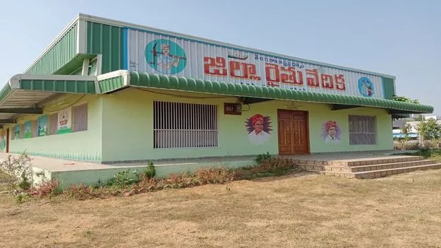 భారంగా రైతు వేదికలు 