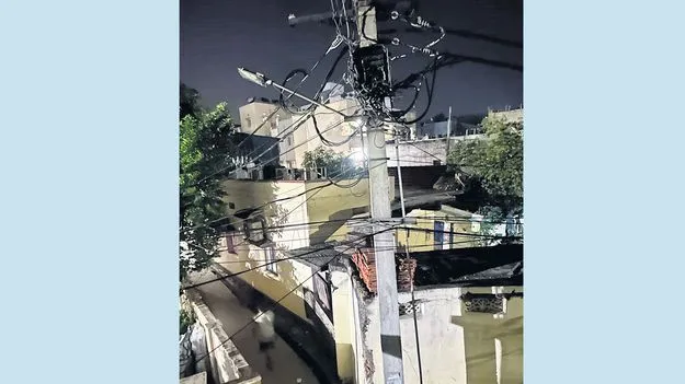 వెలగని వీధి దీపాలు 