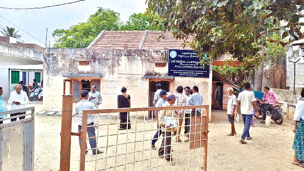   Registrations!   భూముల రిజిస్ట్రేషన్లలో అక్రమాలు!   