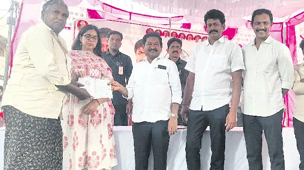 పారదర్శకంగా పాస్‌పపుస్తకాలు 
