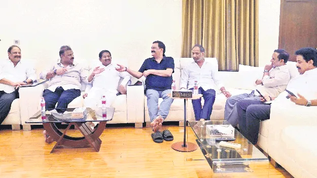 ప్రధాని సభ ఏర్పాట్లలో ఉమ్మడి జిల్లా నేతలు