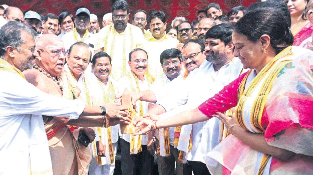 పండుగలా..