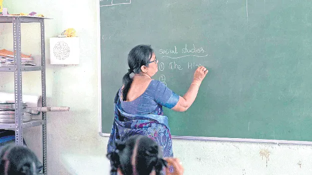 రివర్షన్‌ టీచర్లకు హైకోర్టులో ఊరట