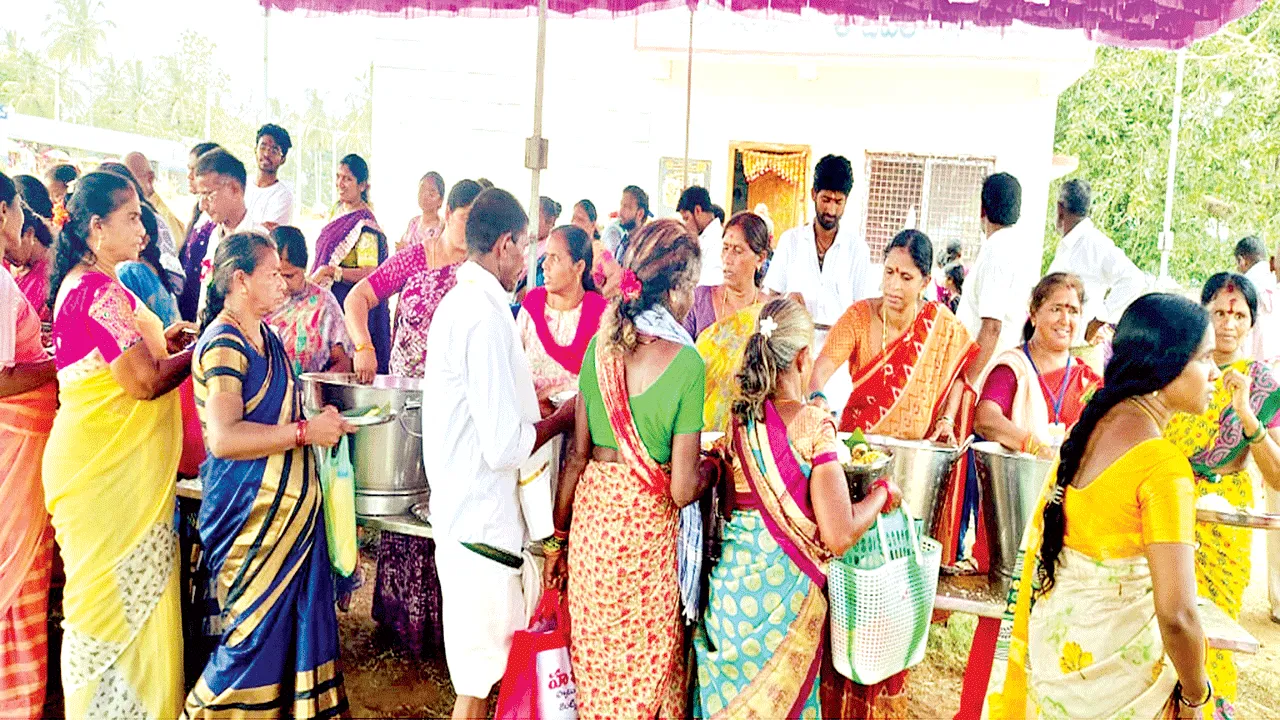 Annadanam at Another  దర్శనం ఒక చోట.. అన్నసమారాధన మరోచోట