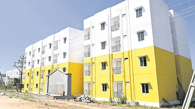 సొంతింటికి 2832 మంది 