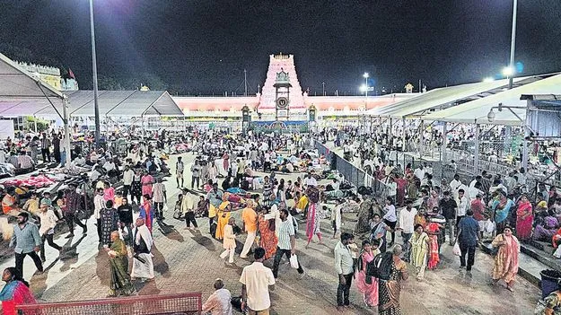 Tirumala: తిరుమలలో పెరిగిన రద్దీ