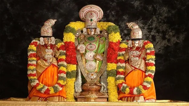 శ్రీవారి సర్వ దర్శనానికి 12 గంటల సమయం