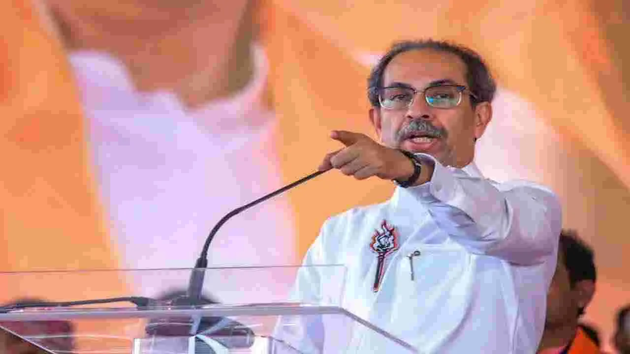 ఫిరాయింపు గ్రూపులను గుర్తించొద్దు.. ఓం బిర్లాకు ఉద్ధవ్ శివసేన లేఖ