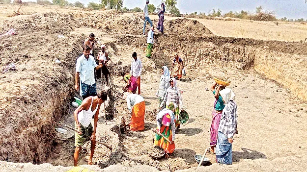 నేటితో ఉపాధిలో ‘మహాత్మాగాంధీ’కి ముగింపు 