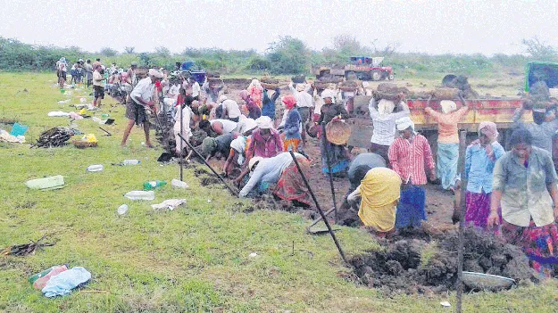 ‘ఉపాధి’ లబ్ధిపై ఆంక్షలు 