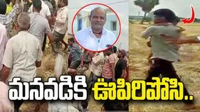 బోరుబావిలో పడ్డ మనవడిని రక్షించి.. తాత మృతి