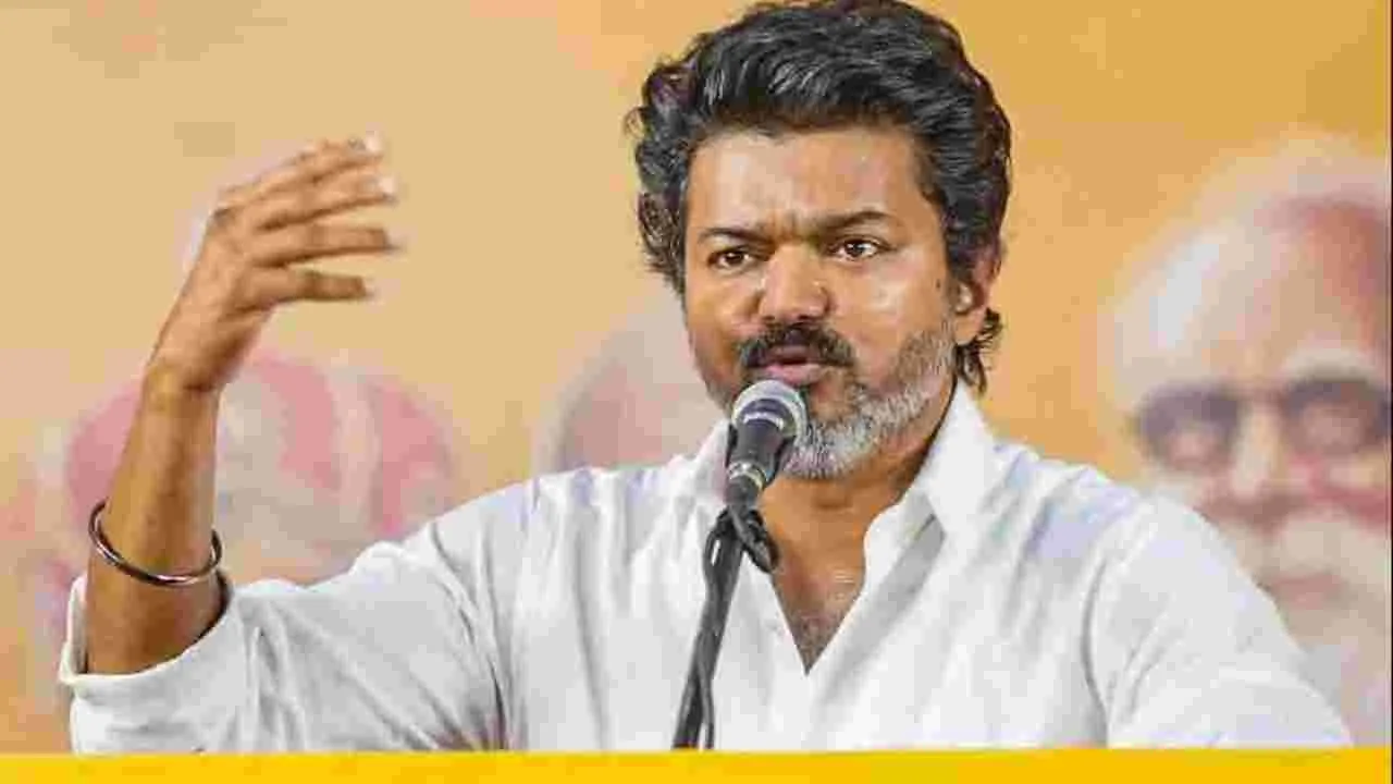 తమిళనాడులో నేనే పవర్ సెంటర్: ముఖ్యమంత్రి విజయ్