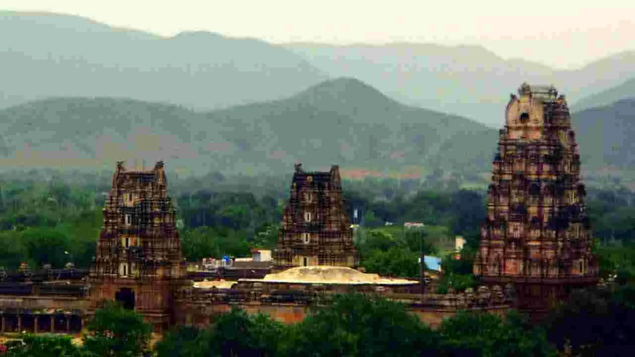 ఒంటిమిట్ట ఆలయం సమీపంలో అగ్నిప్రమాదం.. స్పందించిన సిబ్బంది