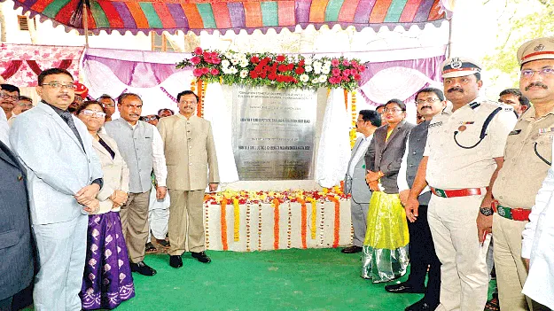 న్యాయాధికారులు, న్యాయవాదులు చిత్తశుద్ధితో పని చేయాలి