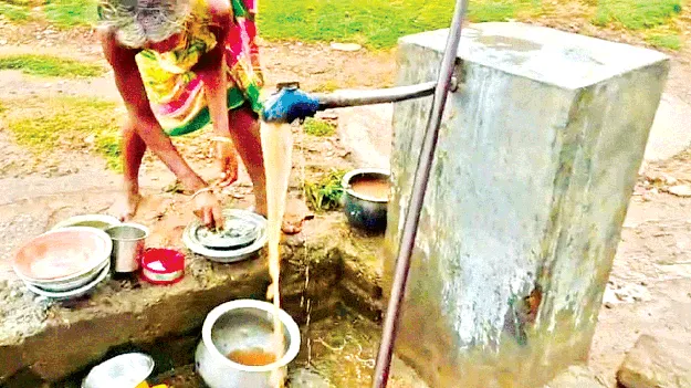  Contaminated Water   చెలకమెండంగి ..  కలుషిత నీరే గతి 