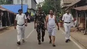 క్రిమినల్స్‌కు చుక్కలు చూపిస్తున్న పశ్చిమ బెంగాల్ పోలీసులు.. గూండాలను అర్ధనగ్నంగా రోడ్లపై.. 