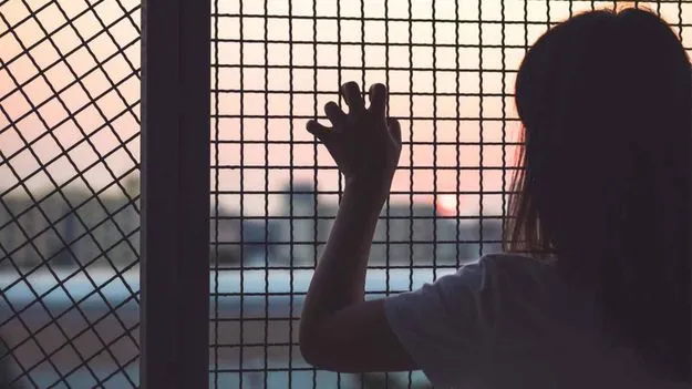 మహిళల అక్రమ రవాణా.. ఇద్దరిని రక్షించిన పోలీసులు