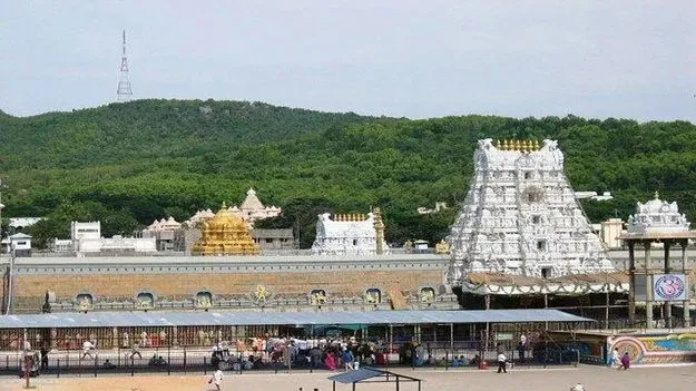 అంగట్లో టీటీడీ టికెట్లు 