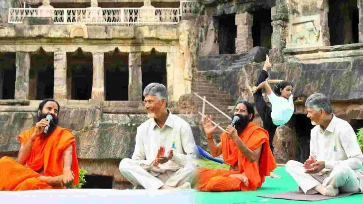 అమరావతి గుహల వద్ద ‘యోగాంధ్ర’.. పాల్గొన్న సీఎం చంద్రబాబు, బాబా రామ్‌దేవ్