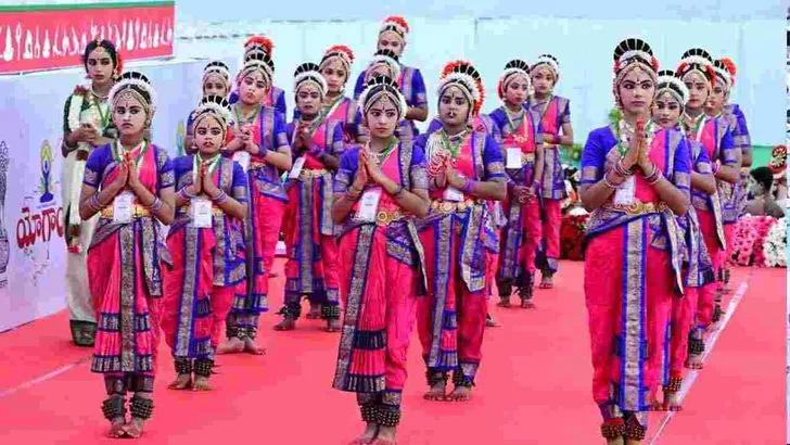 విజయవాడలో యోగా దినోత్సవంలో పాల్గొన్న సీఎం చంద్రబాబు