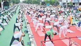 కృష్ణా నదీ తీరాన ‘యోగాంధ్ర’.. పాల్గొన్న మీడియా ప్రతినిధులు, విద్యార్థులు